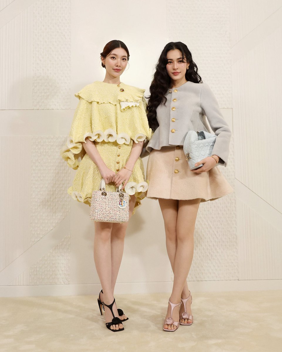 mintmag_th's tweet photo. ดิออร์เกิร์ล! ส่งภาพความสวยของ 2 สาวคู่ฮอต #หลิงออม ร่วมงานเปิดตัว Dior Siam Paragon Boutique ที่มีขนาดกว่า 3 ชั้นของสยามพารากอน กับลุคสุดสดใสจาก Dior💚

LINGORM DIOR BA AT PARAGON
#LingOrmAtDiorSiamParagon
#LingOrm 
#Dior 
#MintNews https://t.co/ItSnBkfEp9