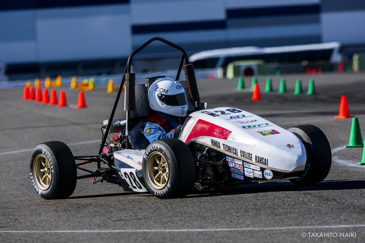 takakart's tweet photo. 学生フォーミュラ日本大会2026 DAY4
ICVクラス動的審査オートクロス その7

ホンダテクニカルカレッジ関西
東京都市大学
新潟大学
京都大学 https://t.co/nONij4jjOU