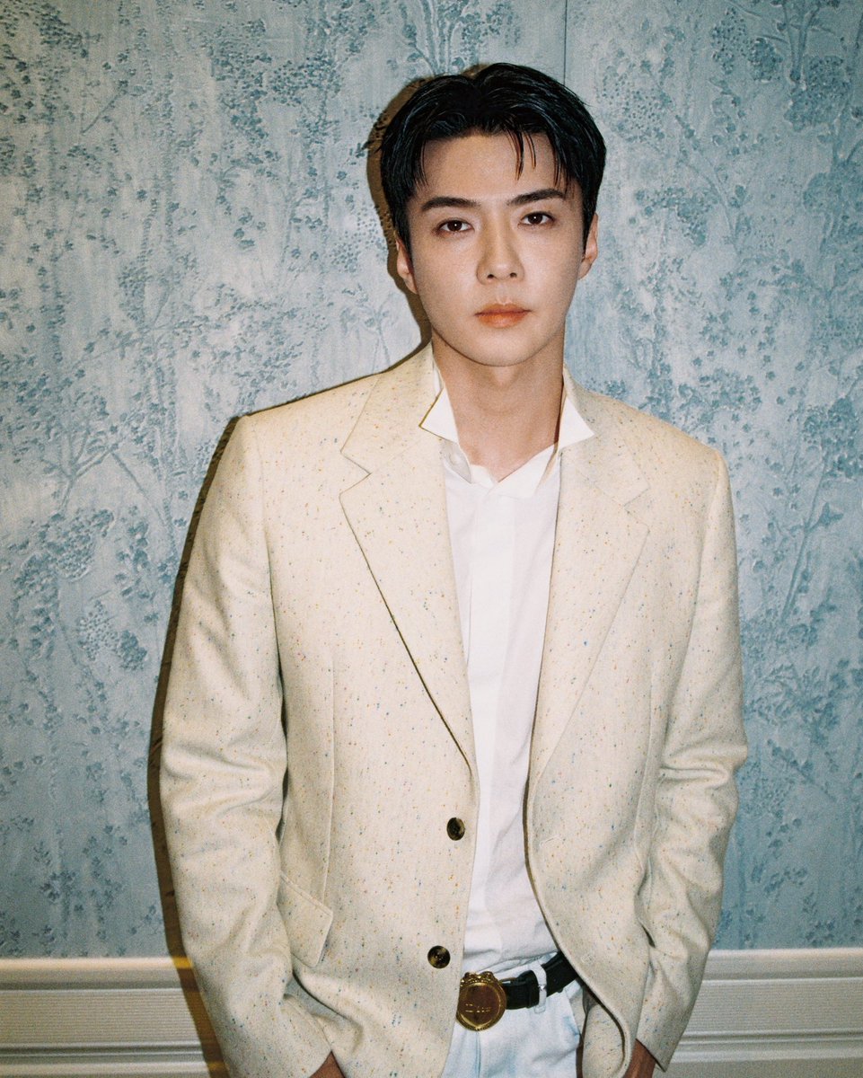 milkteus's tweet photo. new photos of sehun getting ready for the dior boutique opening event! 🤍✨ https://t.co/K7FkDWpBtE