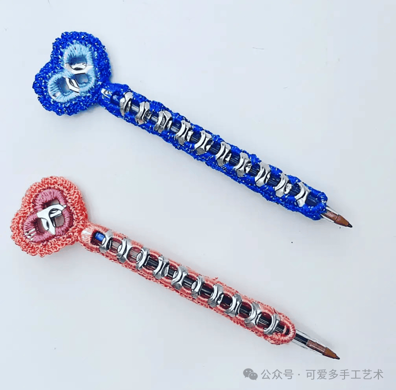 siulee20's tweet photo. 喝完的易拉罐别扔！剪个拉环套手机充电头，再也不用插头到处滚了，超实用小技巧， https://t.co/4XwiLa1kb1