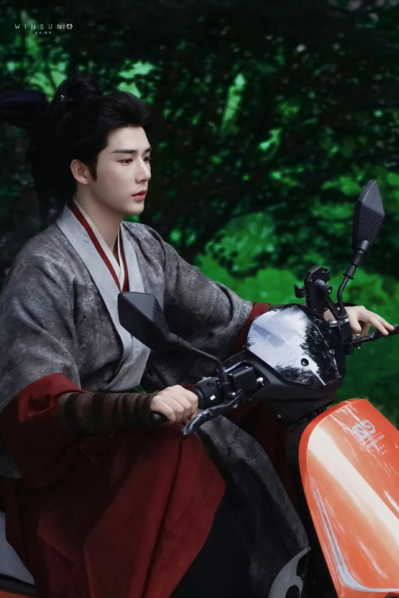 joshhs22038's tweet photo. 哈哈哈古裝騎車，他來了～
#WangAnyu #王安宇 https://t.co/z4WELwq7so