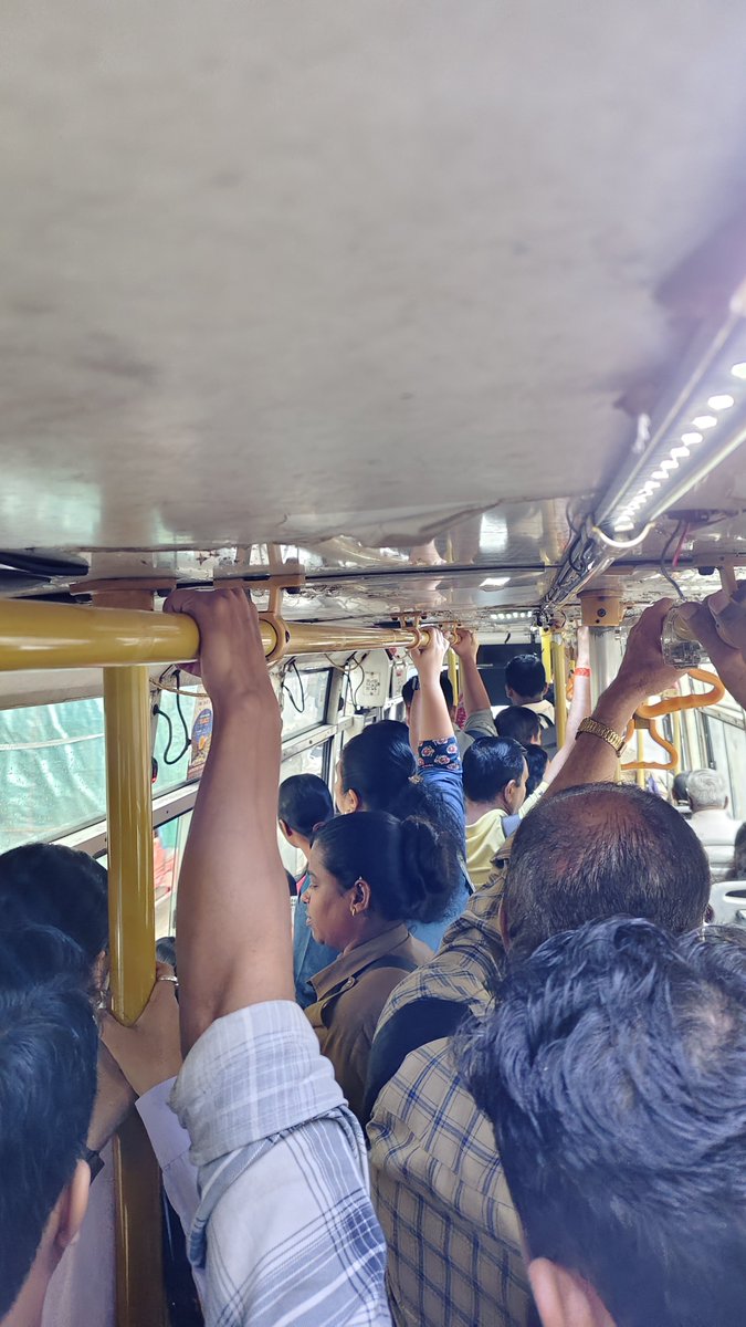 prj900's tweet photo. @TMCaTweetAway  this is the condition of the Bus #112 from Lodha Iris to Thane Station West. All this is because of one illegal stop which completly fills the bus. On the route, in the #maziTMT app the first stop is Lodha Iris, but the bus stops illegally at Lodha Luxuria's Gate2 https://t.co/pkWG7R5vfP
