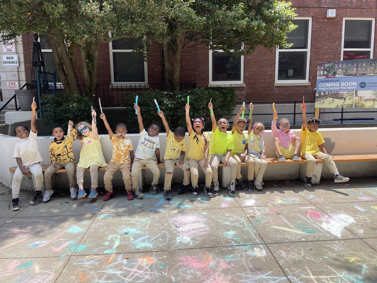 SOL_Vybes's tweet photo. Class spirit and teamwork! A field day to remember. The Chamberlain Way💛💛

#FPCSCH #FriendshipsJourneyto30 #OneFriendship #AspireMore https://t.co/kgu15JQhPJ