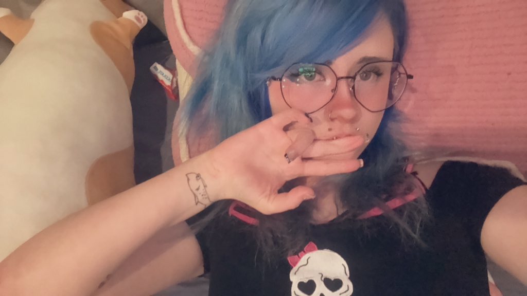 brattiwins's tweet photo. blackmail is natural. https://t.co/k7JVz2fj9d