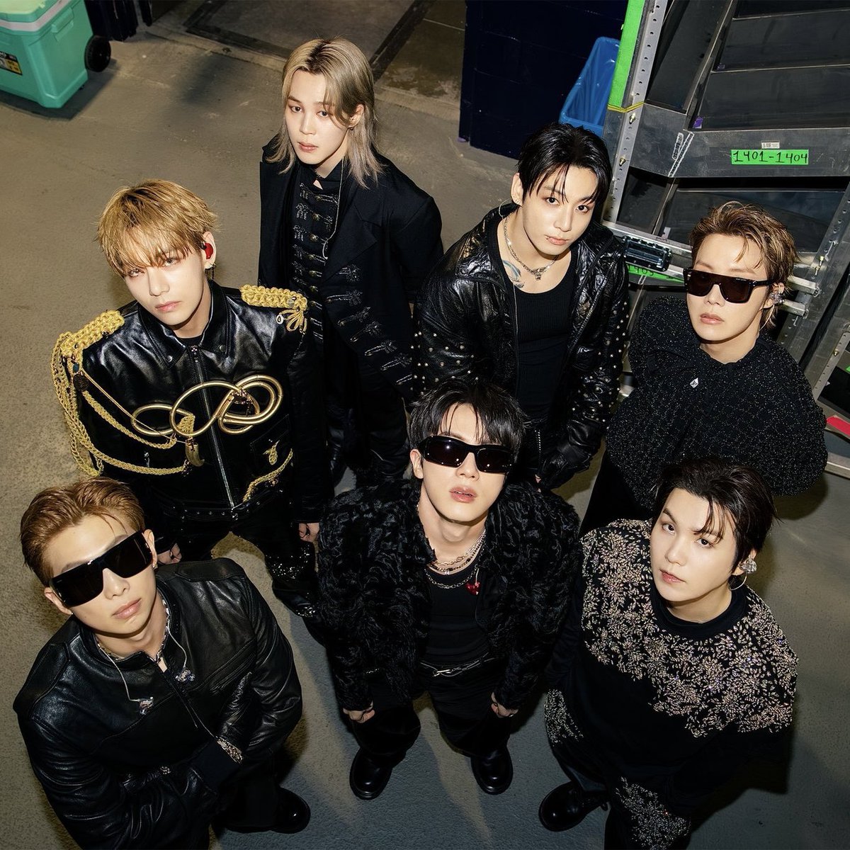 vminiecats's tweet photo. EL AURA DE ESTA FOTO OT7 https://t.co/qMy1gHpjgk