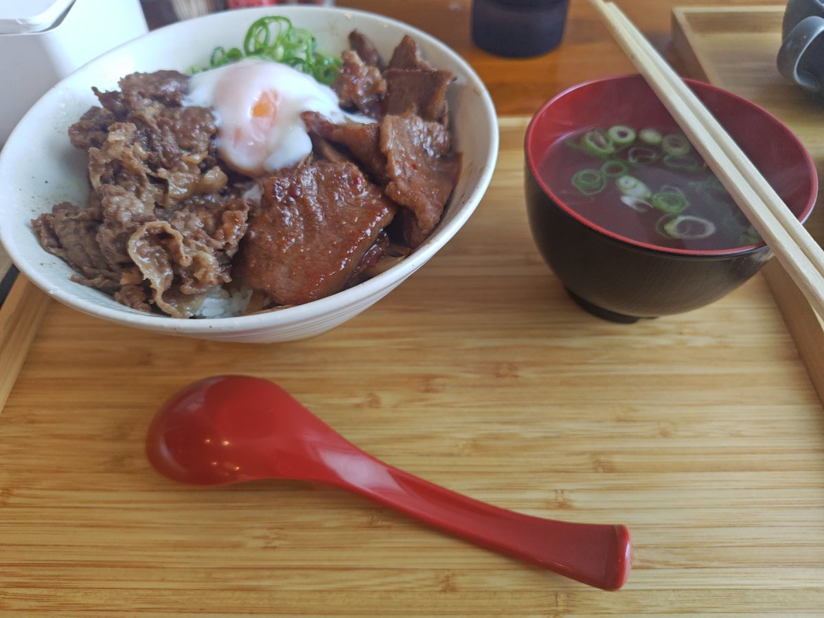 VolanteFdh's tweet photo. #肉のうめぜん さん
久しぶりに、
いただきました！
「柚子豚ざるうどん」
初めてでしたが、
サッパリしてて
美味しかったです
ごちそうさまでした！ https://t.co/Qgqi9zKhXW
