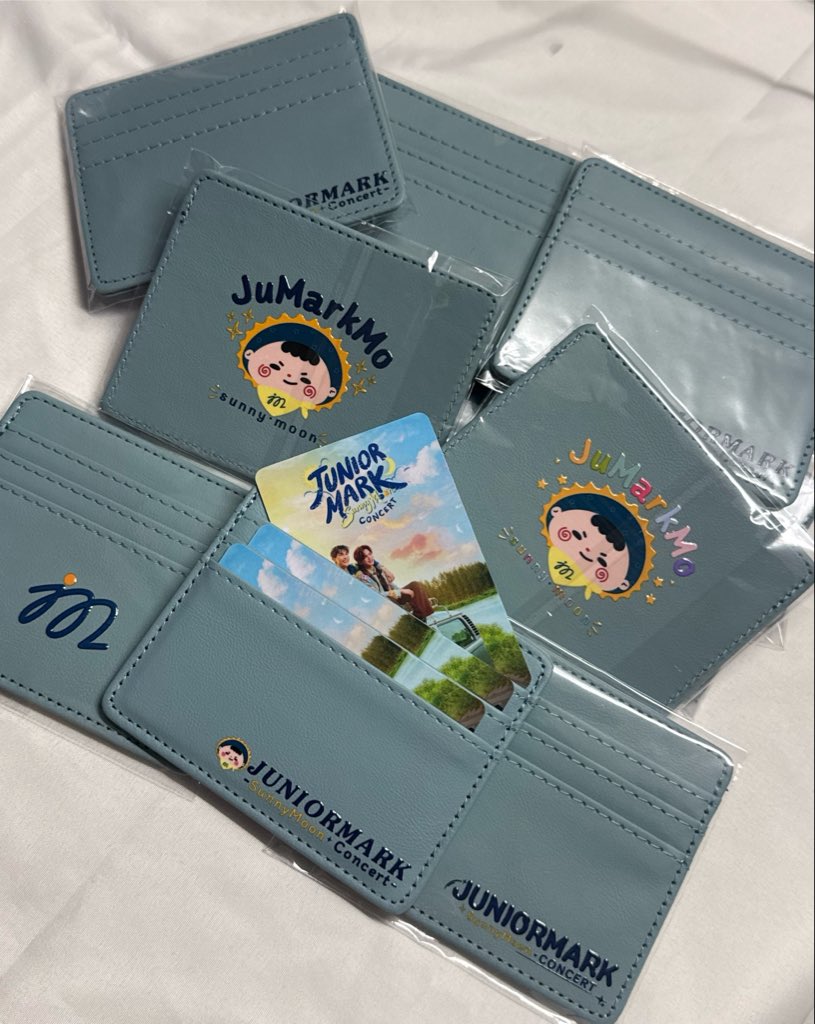 om_ooms's tweet photo. ฟินคั้บวันคอนได้เลยพร้อมแล้ว😊มีคนสนใจกระเป๋าcardholder เยอะมากเลยทำเพิ่มมาอีกนิดนึงไว้มาสุ่มแจกนะคะอยากแจกให้ทุกคนเลยแต่ทำทันได้แค่นิดเดียวจริงๆ💗
#JuniorMarkConcert https://t.co/aNc6UJsIpv