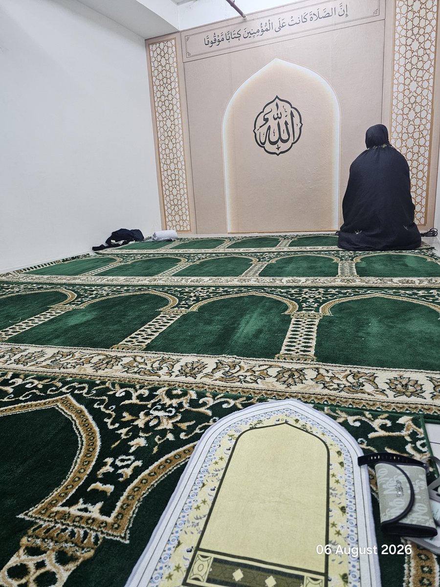 Jajateritory's tweet photo. Alhamdulillah...hari nie solat di Surau Centre Point. Carpet gebu2 🥰💕✨ https://t.co/axhlLEx9TA