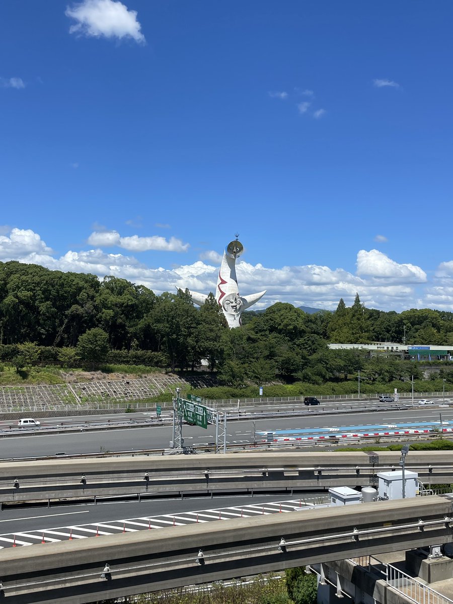 amusing365's tweet photo. 大阪府吹田市万博記念公園 https://t.co/CR1NS8XgTb