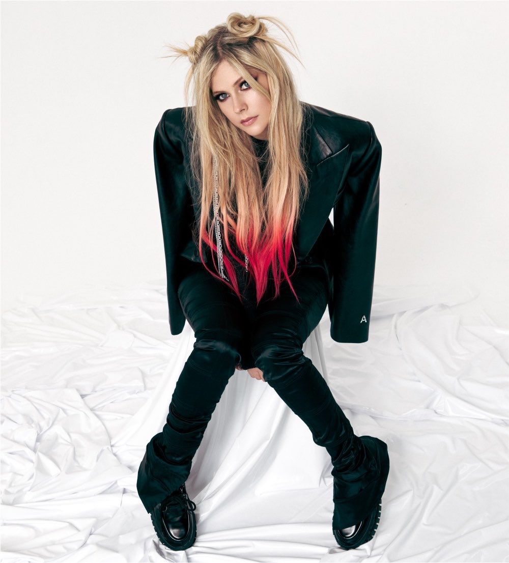iAvrilSpain_'s tweet photo. Avril Lavigne has officially surpassed her previous all-time peak of monthly listeners on Spotify (28.551.256), reaching a new record of 28.684.749 (+133.493) https://t.co/azL5FEJ0r3