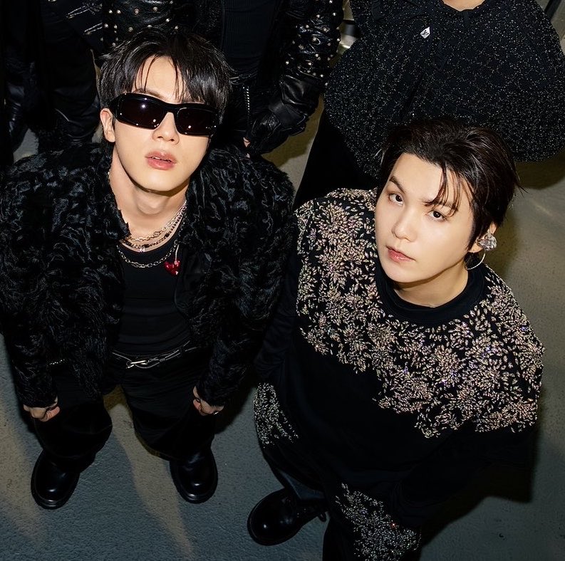 kosmicyoon's tweet photo. hey so what the FUCK https://t.co/31XNLyQsZU
