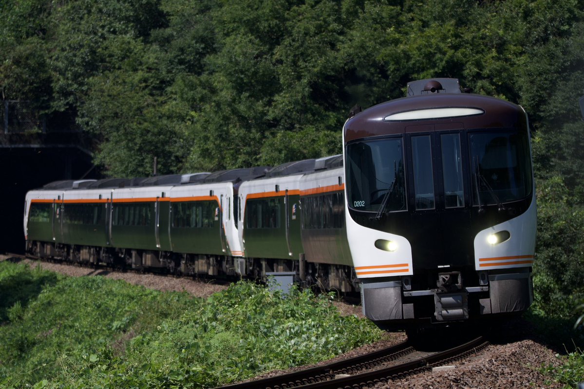 fmei1200's tweet photo. 8/6 1023D HC85 D202+D6
夏本番の坂祝カーブにて https://t.co/brqYezAKUZ