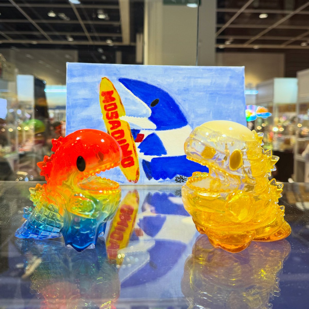 MonsterLittle's tweet photo. Throwback during Elefun. Had fun doing painting. Think need to paint more 😆🎨🌊🦖

#ziqiDino #ziqiToys #mosaDino #arttoys #designertoys https://t.co/P9wytQbv3U