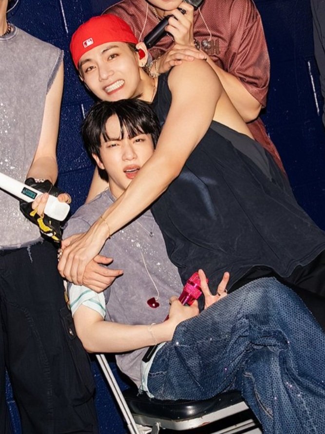 taejinpictures's tweet photo. MY TAEJIN 😭😭😭😭 https://t.co/HNzINAMTeQ