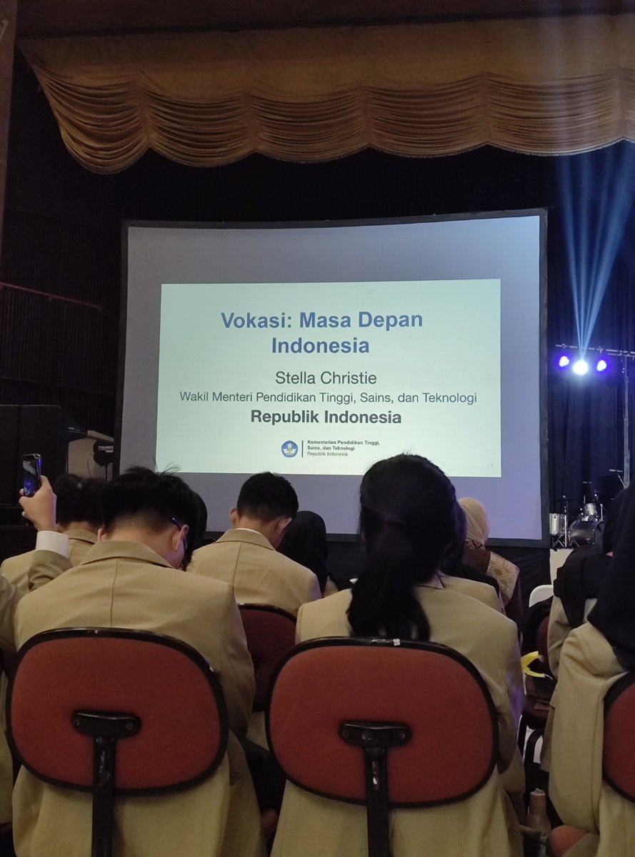 cocteausm's tweet photo. besok antek rezim mana lg yang dateng ya https://t.co/jnFTdEE3uk