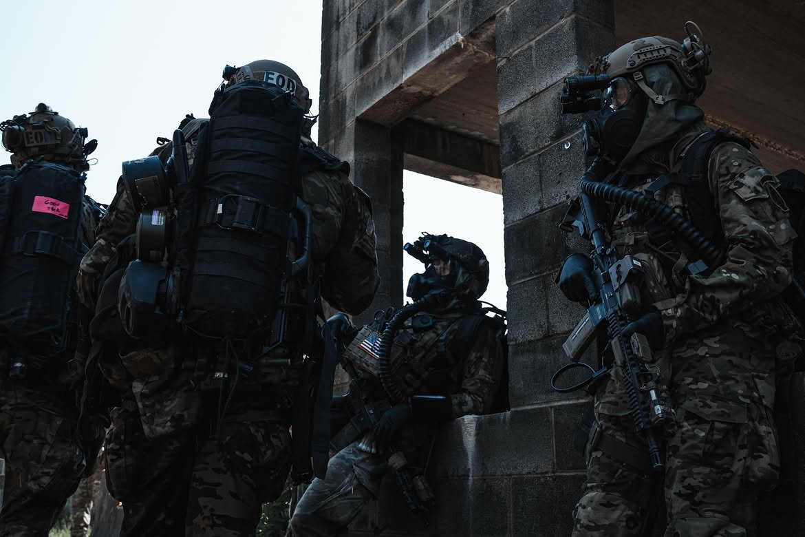 WarFlash_2630's tweet photo. Masked gunme of 3rd group CQB. https://t.co/SmChP8hfgg