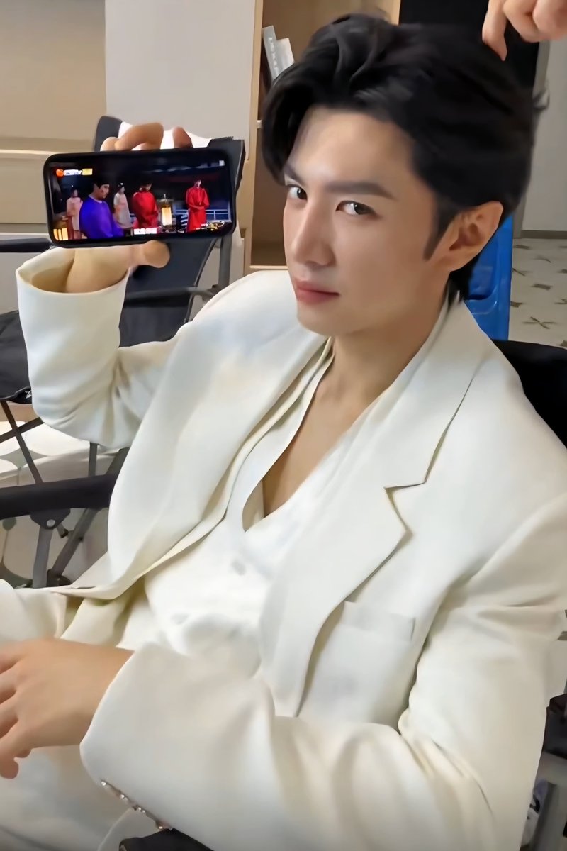 ayo25911's tweet photo. 이날 찍고 온 광고가 "센카" 였구나∼ 🤭

( 그렇겠지...? ㅋㅎㅋㅋㅋㅋㅎ ) https://t.co/WebUfBytHi