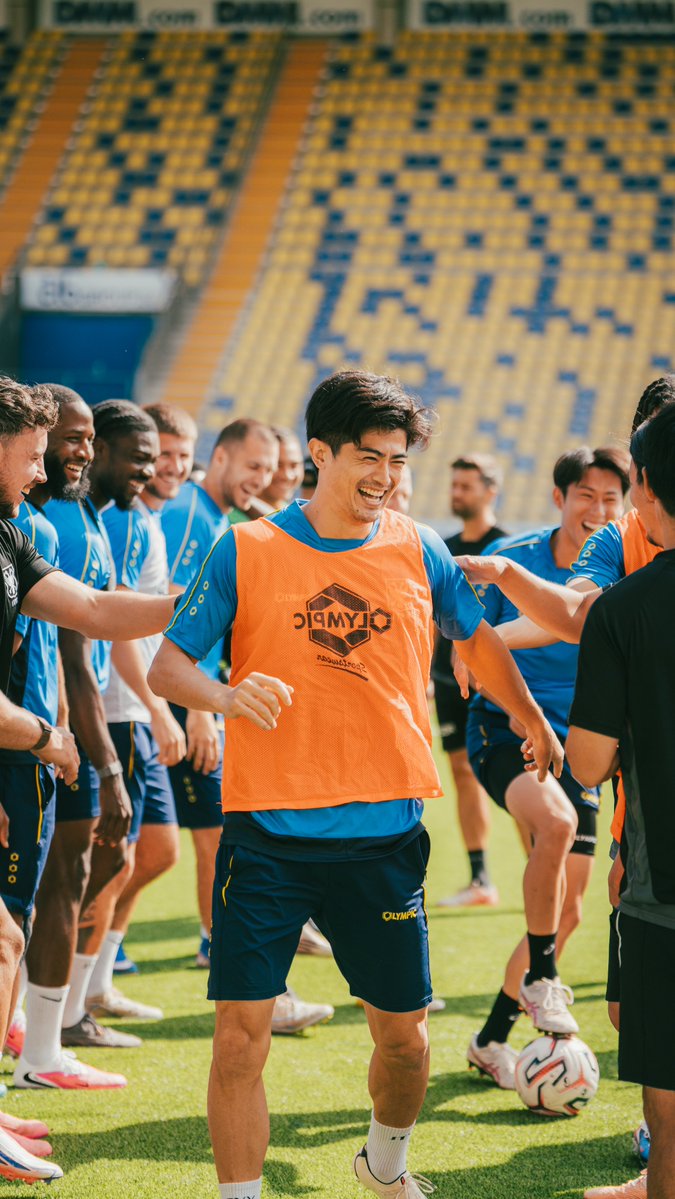 STVV_JP's tweet photo. 今シーズンもSTVVで戦うことになった
谷口彰悟選手

チームに合流した際に
チームメイトから
「おかえり」の歓迎を受け☺️ https://t.co/dYPJfA5iM9