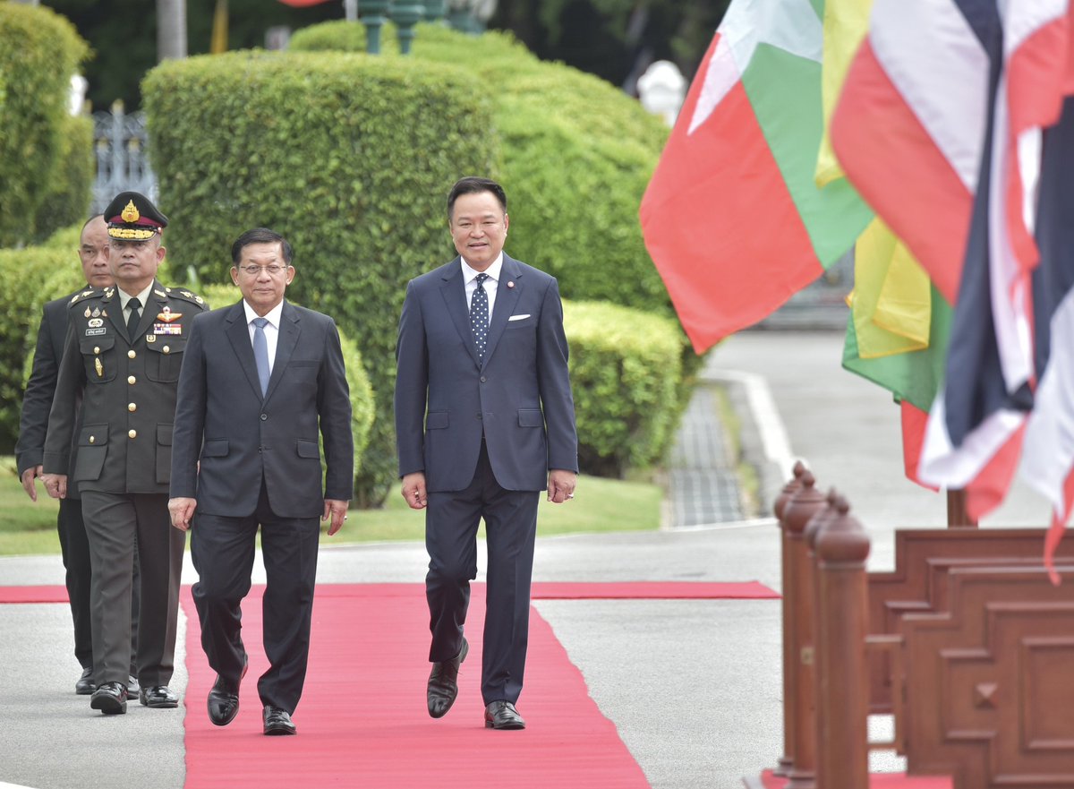 MayWongST's tweet photo. A win for #Myanmar's #MinAungHlaing as he walks the red carpet in #Bangkok #Thailand, 1 of the biggest economies in #ASEAN &amp; 1 of the founding nations of the regional grouping. This as he is still banned from @ASEAN leaders' meetings since Feb 2021 #coup. (Thai PMO pics) https://t.co/q9rQOXw1Cw