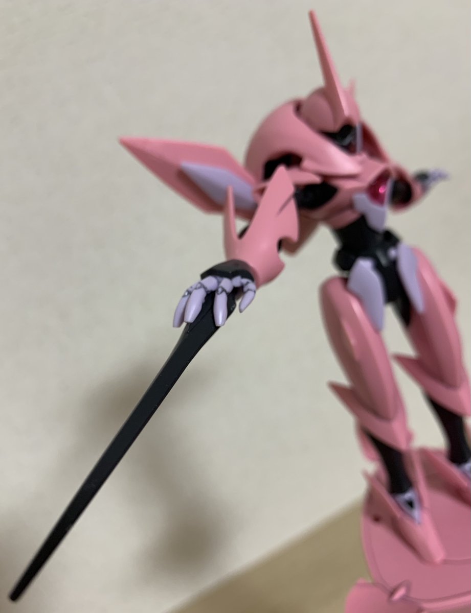 MatchanTarutaru's tweet photo. UE側のデザインは、恐竜ぽかったり、人のシルエットをしていつつも異形な面があり、挑戦的だったと思う

手に左右差の概念が無く共通の部品であったりなど

#ガンプラ
#HG
#機動戦士ガンダムAGE
#ファルシア https://t.co/oAQhg9K6iy