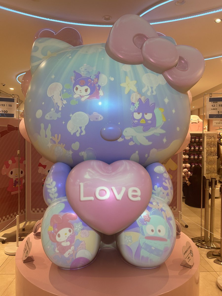 Tamami4999's tweet photo. 🌈こんにちは(๑╹ω╹๑ )🌈
いつもありがとうございます❣️
私的投稿ですが先日休みに推し活でリフレッシュしました🦋

#心斎橋 #サンリオショップ プレオープンへ🎉(๑˃̵ᴗ˂̵)

入り口に仲良くメロクロが並びお出迎え✨広々とした店内にオブジェや限定グッズが╰(*´︶`*)╯✨
楽しい時間を過ごせました🥰 https://t.co/bPrUPu08KH