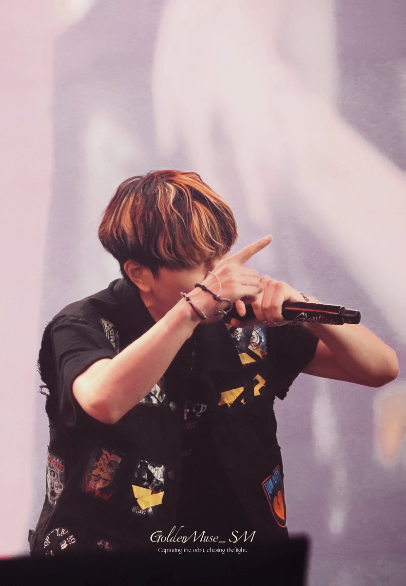GoldenMuse_SM's tweet photo. ☝️🥵

SKZ RUN IT D4 ｜ SEUNGMIN
#RUN_IT_SEOUL_D4 #Seungmin #승민 #StrayKids https://t.co/xZ2EOFMTyC
