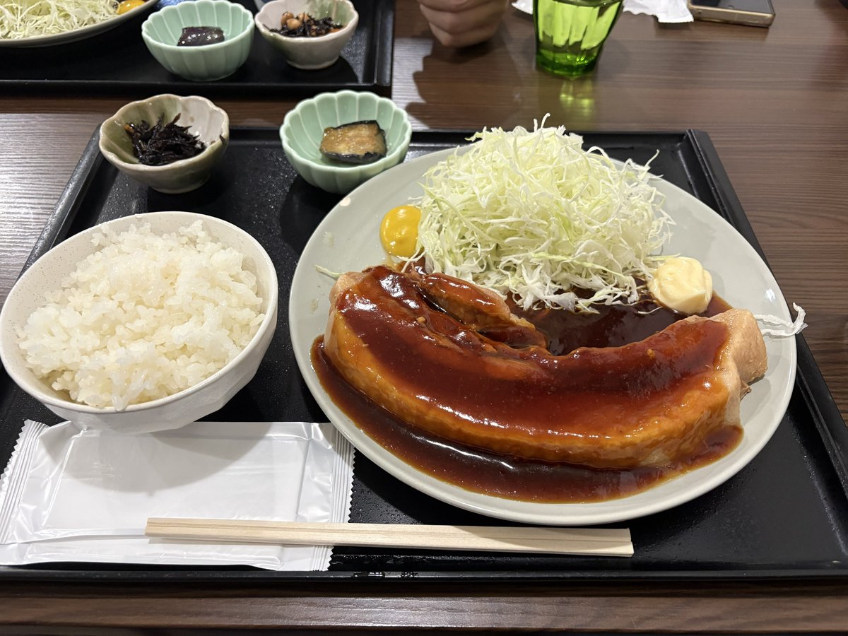 M_WRX_STI_TypeS's tweet photo. 激うますぎる角煮定食を昨日いただきました♪
店長さんの仕事の邪魔しかしてなかった記憶🤣
持ち帰りの角煮が酒との相性抜群でうまうまでした✨ https://t.co/WrTH1kRWHG