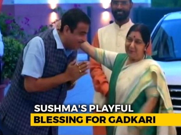 Ragini24Shukla's tweet photo. @nitin_gadkari आपकी बड़ी बहन को श्रद्धा सुमन अर्पित 🌺🙏 https://t.co/ae45D31t9d