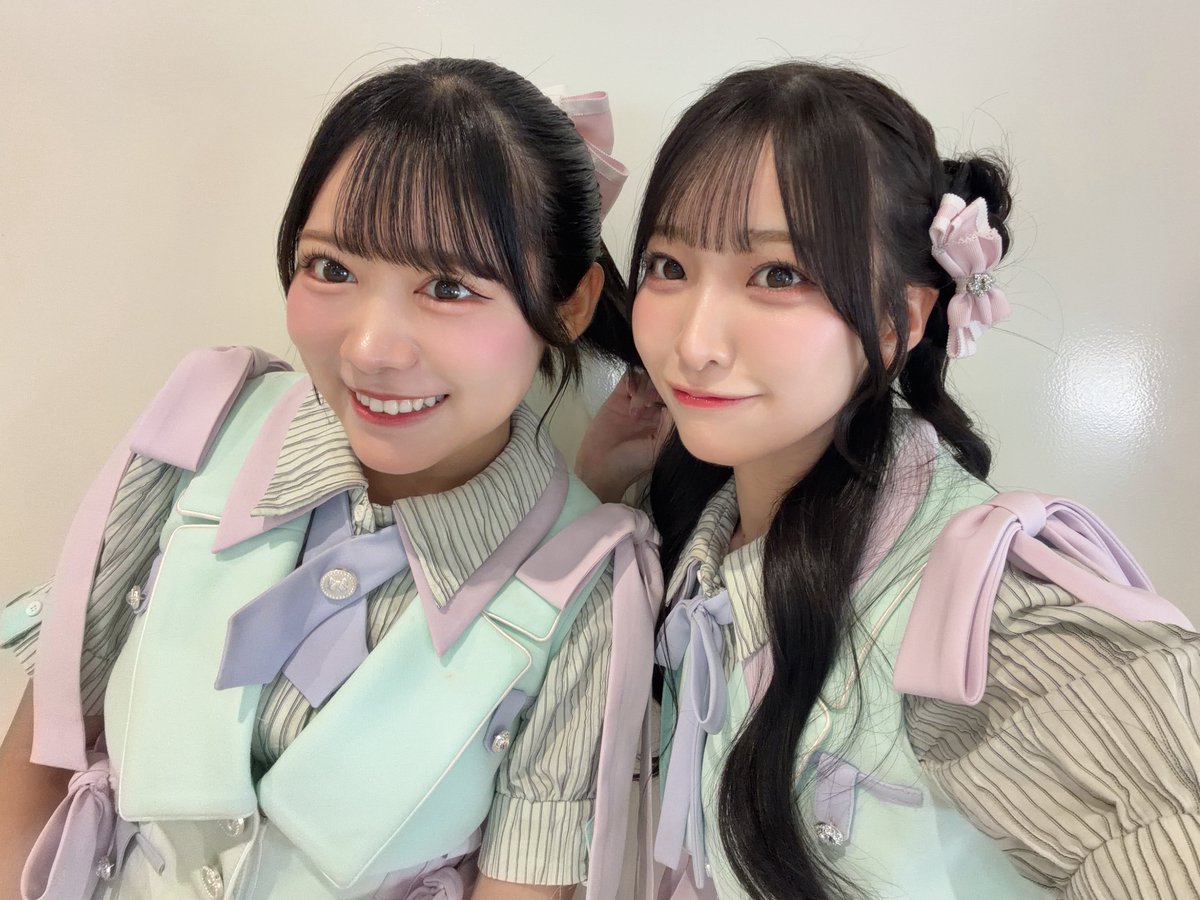 yamada_momoka__'s tweet photo. 葵お誕生日おめでとう🎉✨️
イコノイジョイの時からあおさんのポニテのファンなので、今回の宣材ポニテなのがとってもうれしい〜〜❣️🤍
今日みんなでお祝いできてうれしいな☺️♡
ケーキもみんなで食べようって言ってくれて、しろくまのように優しいあおさんでした🐻‍❄️️#大西葵生誕祭2026⋆˙⟡ https://t.co/AVkRIC6ZeB