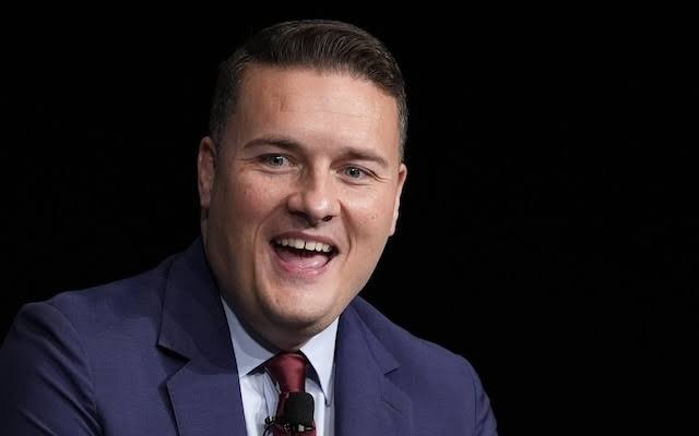 RachelD1892's tweet photo. Wes Streeting received £37,500 donation from a think tank whose founder was funded £500,000 by crypto fraudster Sam Bankman-Fried.
How many more cabinet ministers have received huge sums in dodgy donations?
Millionaire socialists laughing at the taxpayer. https://t.co/k3lCFR3rQL