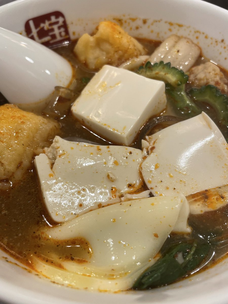 Hinataa_suba's tweet photo. 初★七宝で麻辣湯食べた！！
生姜鶏団子と揚げパンとチーズ美味かった！！ https://t.co/ZmOjCj11bM