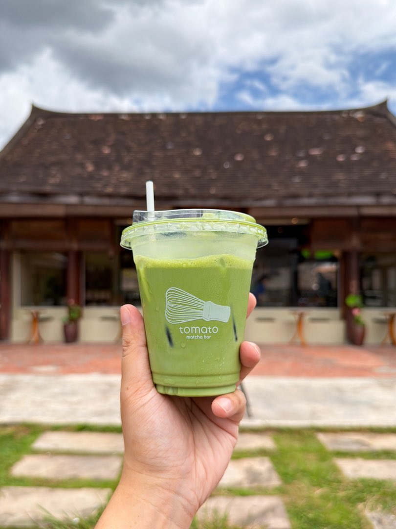 gin100_Official's tweet photo. 🍵 tomato matcha bar สาขาใหม่ หน้าศูนย์วัฒนธรรม เยื้องแยกแอร์พอร์ต เพิ่งเปิดหมาดๆ มีความไวป์ล้านนาเบาๆ มัทฉะเริ่มต้น 65 บาท (เช่นแก้วนี้) มีกาแฟ มีเค้ก จริงๆในเซ็นทรัลแอร์พอร์ตก็มีอีกสาขาอยู่ชั้นล่าง #คาเฟ่เชียงใหม่ https://t.co/KTK0M7lUS1