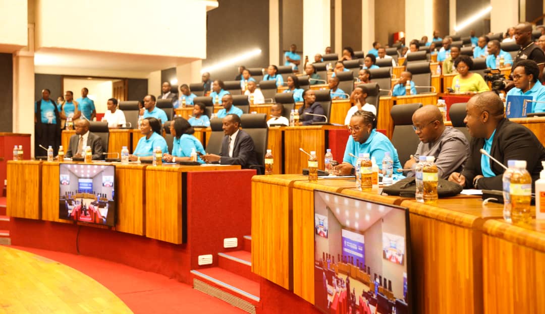 Ijamboryumwana1's tweet photo. The 18th National Children’s Summit is taking place @RwandaParliamnt building, bringing together over 500 children's representatives from across #Rwanda.

Held under the theme "I am the future" – "Ejo Ni Njye," the summit provides a platform for children from villages across the country to share their voices and contribute to shaping Rwanda's future.

#NationalChildrensSummit #EjoNiNjye #ChildParticipation #Rwanda