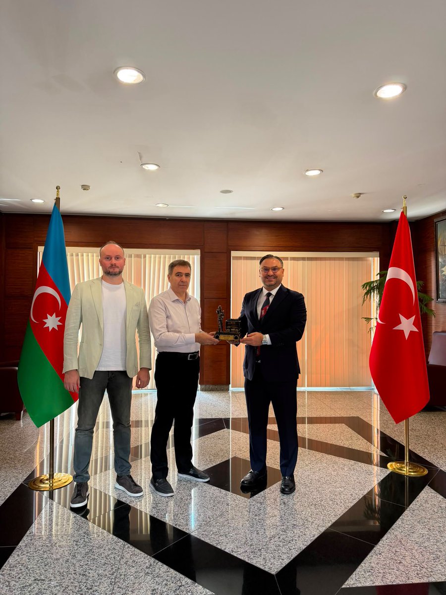 zonsiad_org's tweet photo. Azerbaycan temaslarımız kapsamında, ZONSİAD Yönetim Kurulu Üyemiz Sayın Umut Meriç ile birlikte, Bakü Ticaret Başmüşaviri Sayın Murat Yaman’ı makamında ziyaret ettik. https://t.co/SbBvwNcUoC
