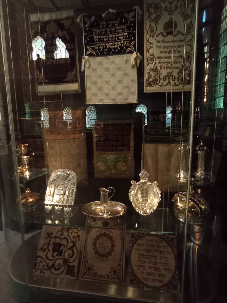 Victor00BCN's tweet photo. 📍 בית הכנסת הספרדי פראג 🇨🇿
📍 Sinagoga Española de Praga 🇨🇿
📍 Spanish Synagogue of Prague 🇨🇿
📍 Španělská synagoga v Praze 🇨🇿 https://t.co/K2KOh62uXM