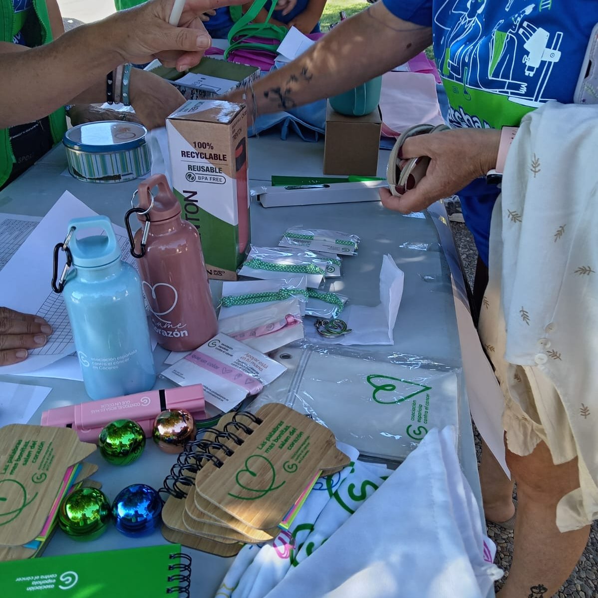 ContraCancerCAC's tweet photo. 👟🙌 Piornal también marcha por la investigación.

La I Marcha por la Investigación de Piornal reunió ayer a más de un centenar de personas en una ruta nocturna organizada por la Asociación Española Contra el Cáncer en la localidad.

¡Gracias a la localidad y los voluntarios! 💚 https://t.co/Boe2U8JBSf