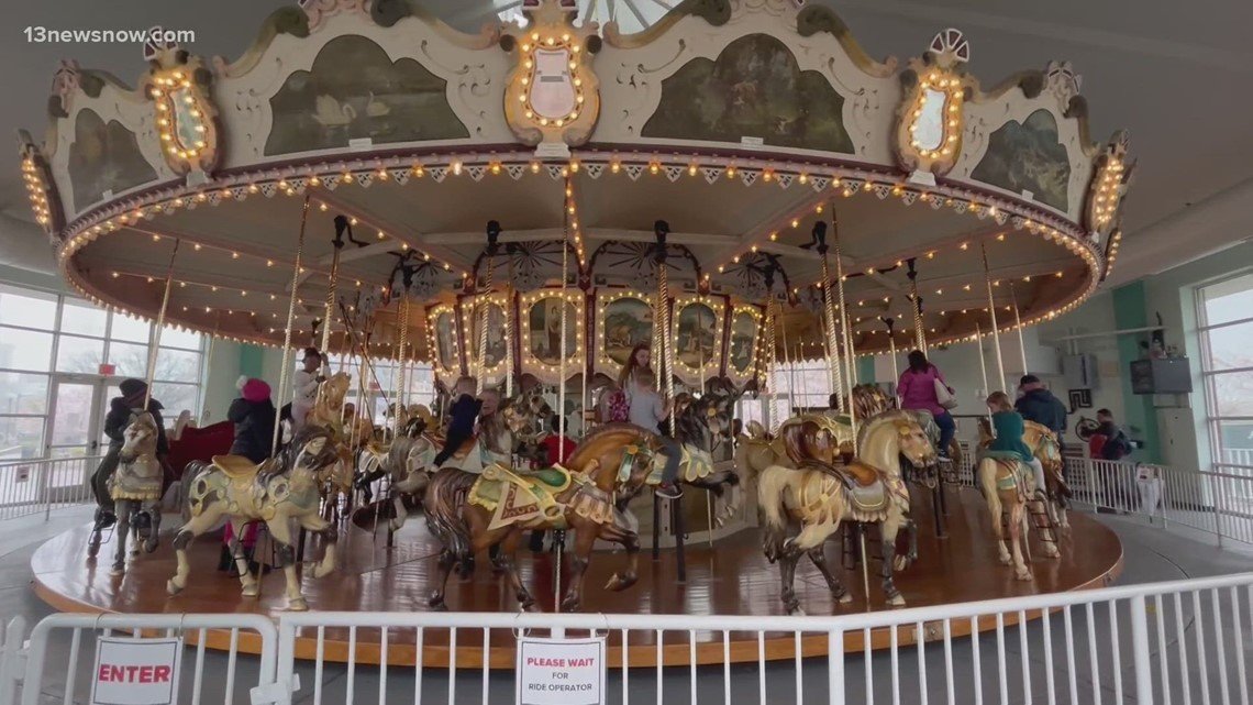wardoldman's tweet photo. @LRonLacy The Hampton Carousel is a beautifully restored, historic 1920s carousel located in downtown Hampton, Virginia, right next to the Virginia Air &amp; Space Science Center   🎠 https://t.co/cNacOJ7JEe