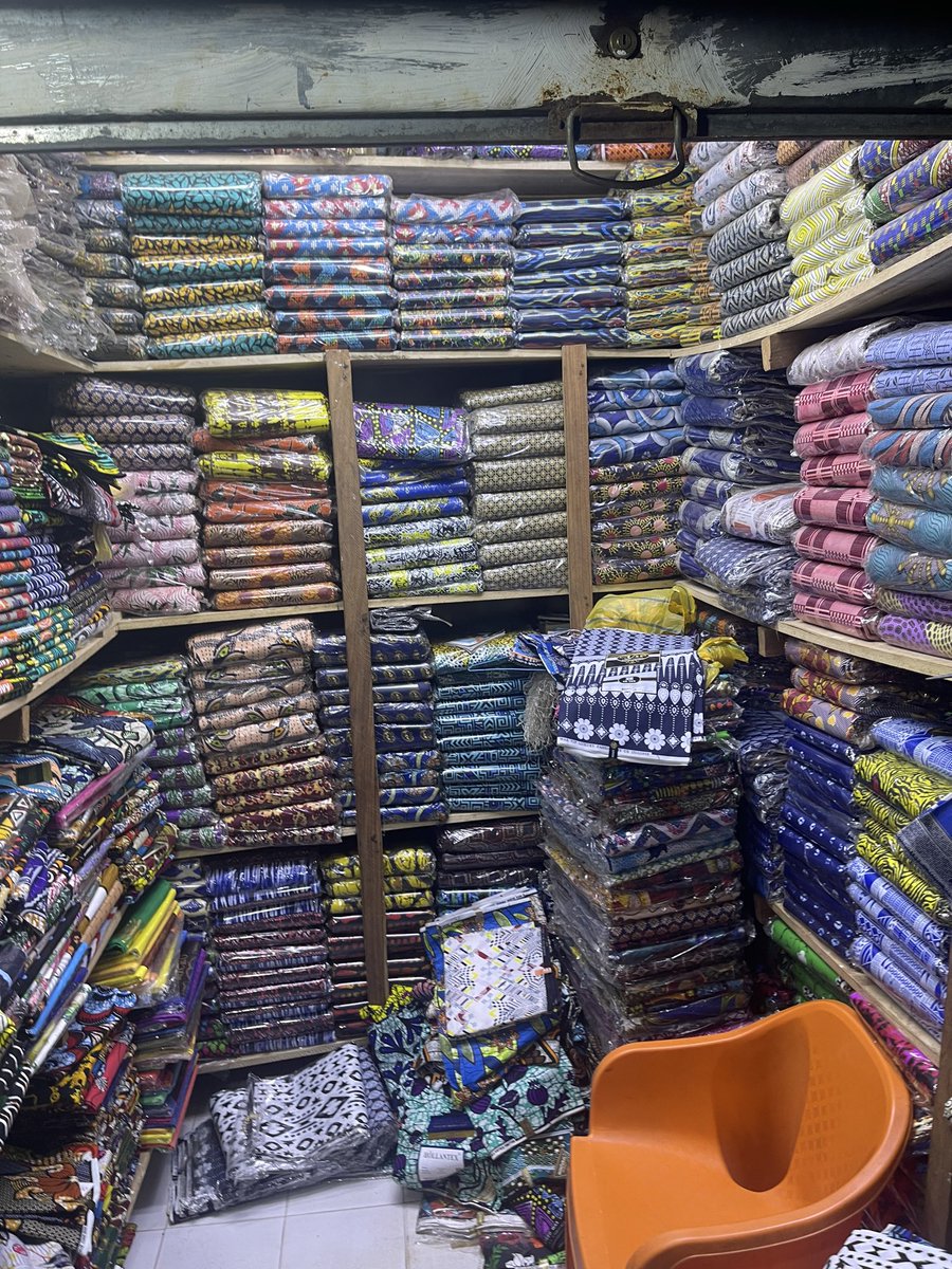 JuniorTexte17's tweet photo. Bonjour à vous .. 

Je commercialise les pagnes de haut qualité 

Boutique situé au marché nsam (Yaoundé)

Expédition et livraison nationale 

Polyester , wax , Cotton et plus disponible .. 

Max de retweet svp 🙌 https://t.co/8Is9NvER6W