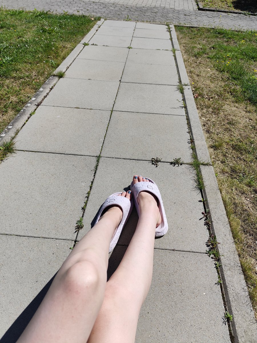 Lizz166z's tweet photo. Sonne tanken am Morgen vertreibt Kummer und Sorgen 😌 https://t.co/cHVMMdo95R
