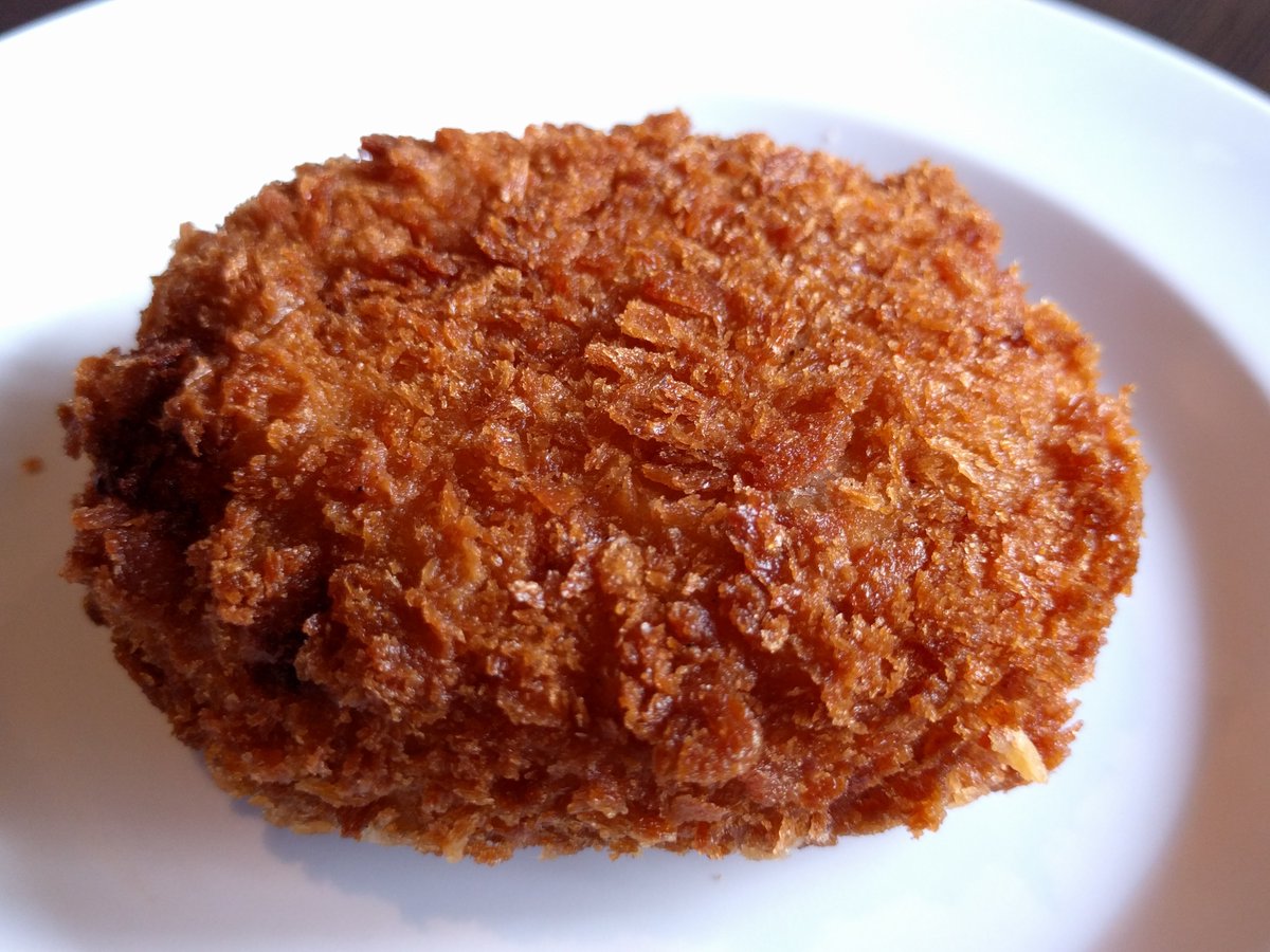 Yakiniku_Kinjo's tweet photo. 焼肉金城では石垣牛入りコロッケの冷凍お持ち帰りもご用意しているので台風前にどうぞ♪

👆️というポストも、台風とコロッケの関係性を知らない世代には伝わらないようで…

台風コロッケの話しが通じなくなり、あぁ😩私も歳をとったのねと思う今日この頃…

台風が来る前に十分な備えをしましょう❗️ https://t.co/AXSAPrrnu1