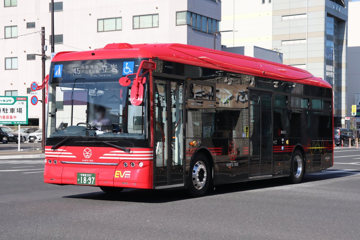 LemonMilk_bus's tweet photo. 宇都宮200か1897　駒生
B10A01
先日公式より告知されていた、約1年半ぶりとなるBYD製の新車が本日より運行を開始しました。駒生営業所へのBYD車の投入は初めてで、同じく前例のない簗瀬営業所への投入も予告されています。外装にも宇都宮車からの変更点がいくつか見られます。
撮影日:2026.8.6 https://t.co/sdNAyzvMBw