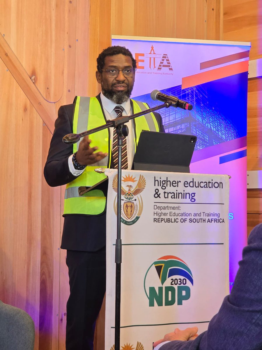 HigherEduGovZA's tweet photo. “Artificial Intelligence can assist, but it cannot lay bricks, weld steel, install pipes or build a nation on its own. South Africa needs skilled artisans now more than ever.” @ButiManamela 

#SkillsRevolution #WorkIntegratedLearning #TVETMonth https://t.co/MCKqR7zfDt