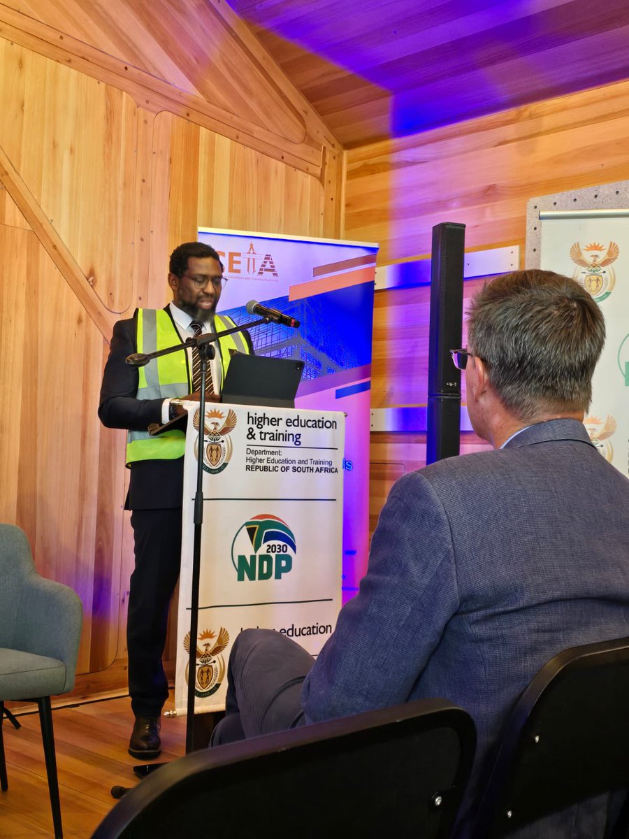 HigherEduGovZA's tweet photo. “Artificial Intelligence can assist, but it cannot lay bricks, weld steel, install pipes or build a nation on its own. South Africa needs skilled artisans now more than ever.” @ButiManamela 

#SkillsRevolution #WorkIntegratedLearning #TVETMonth https://t.co/MCKqR7zfDt