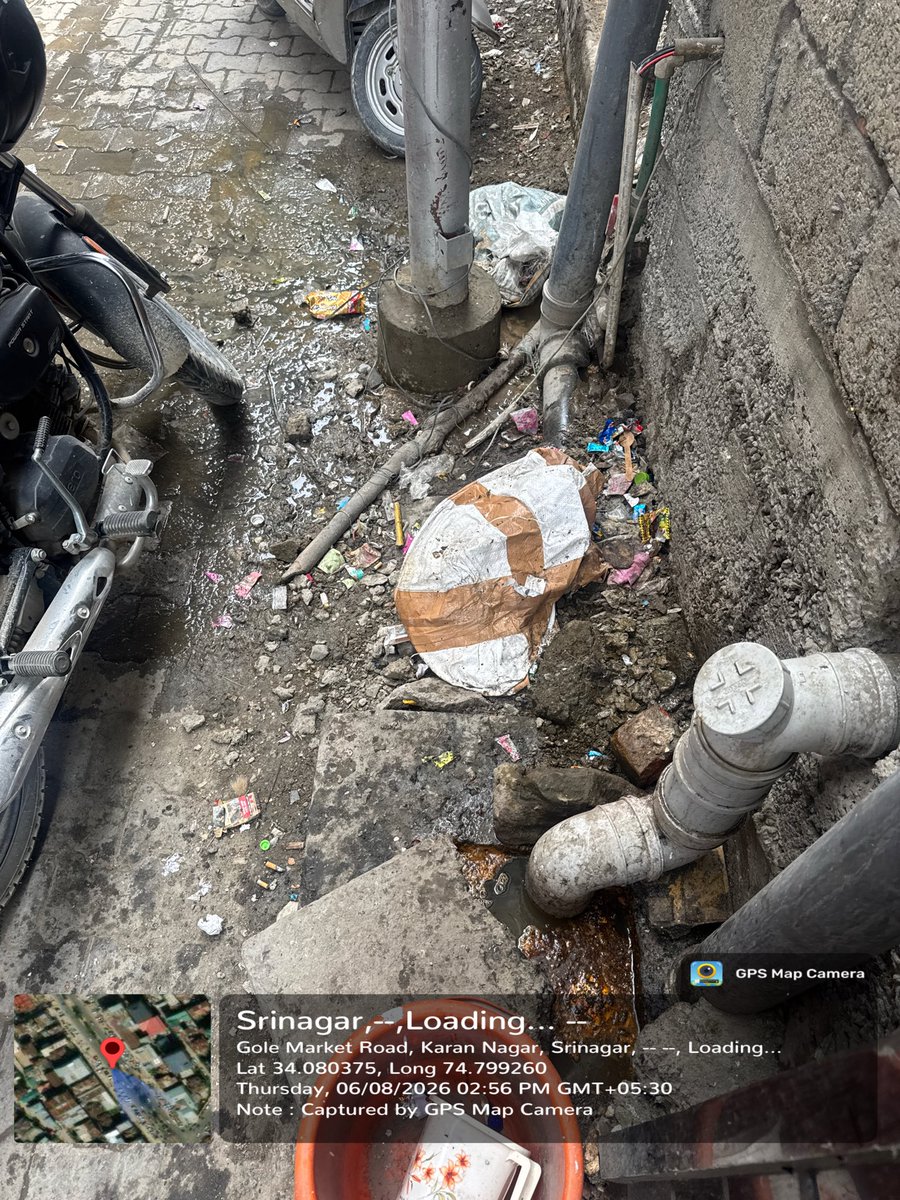 Arkshenu's tweet photo. @SMC_24x7 @SMC_Sanitation @SMC_Srinagar look at the condition of smart city Srinagar this pipe is broken from last week. https://t.co/O36cLBh5X9