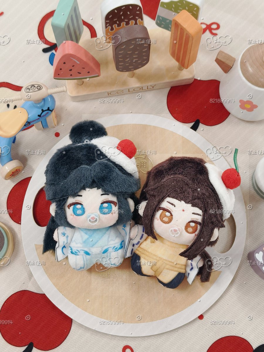sophiadongdong's tweet photo. Is there anyone willing to help me with the recruitment for this pair of dolls? 😭 They can be purchased individually: Lan Xichen costs 77 RMB, excluding shipping (includes magnetic dragon horns and an embroidered hair crown), while Jin Guangyao costs 75 RMB, excluding shipping https://t.co/AUgpxGJtXh