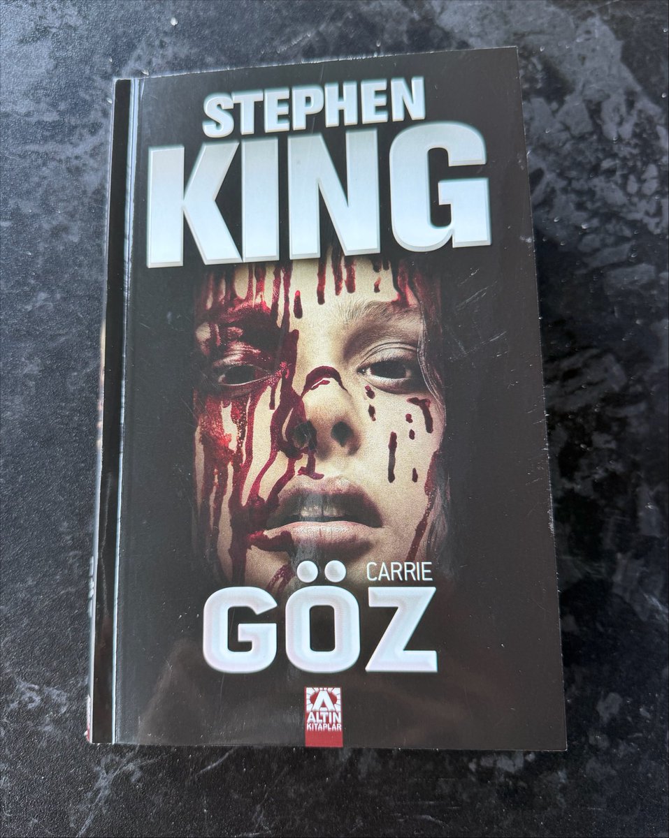 drcagan99's tweet photo. Göz oldukça akıcı bir hikaye olmasına rağmen karakter motivasyonlarının temelini tam olarak veremiyor. Stephen King’in ilk romanı olarak yazarın nereden nereye evrildiğini görebilmek için Göz ile başlamak iyi bir tercih olurdu. https://t.co/8LtjMQpFF0