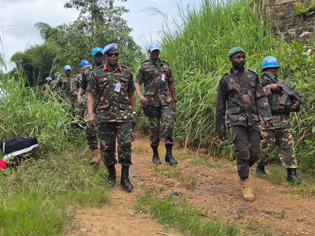 MONUSCO's tweet photo. À Mambasa (#Ituri), les Casques bleus de la #MONUSCO poursuivent leurs efforts de #ProtectionDesCivils. Les contingents tanzanien et kényan ont récemment assuré une relève opérationnelle et mené, avec les FARDC, des patrouilles conjointes dans le cadre de l'opération NYUNDO II. https://t.co/OzwymVOeUx