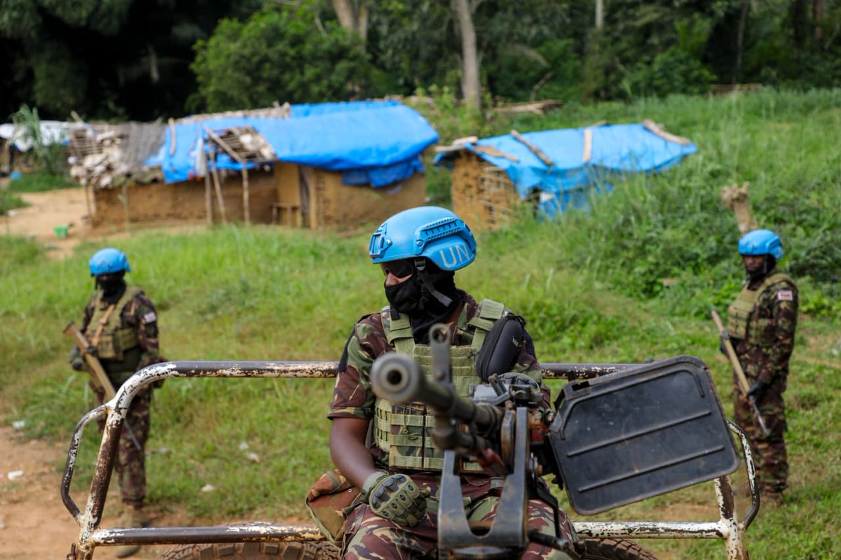 MONUSCO's tweet photo. À Mambasa (#Ituri), les Casques bleus de la #MONUSCO poursuivent leurs efforts de #ProtectionDesCivils. Les contingents tanzanien et kényan ont récemment assuré une relève opérationnelle et mené, avec les FARDC, des patrouilles conjointes dans le cadre de l'opération NYUNDO II. https://t.co/OzwymVOeUx