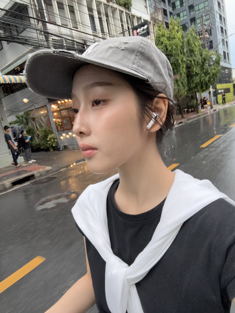 puyy_faii's tweet photo. หน้ารับฝนเย็นชื่นจัย https://t.co/A1P02gyjqA