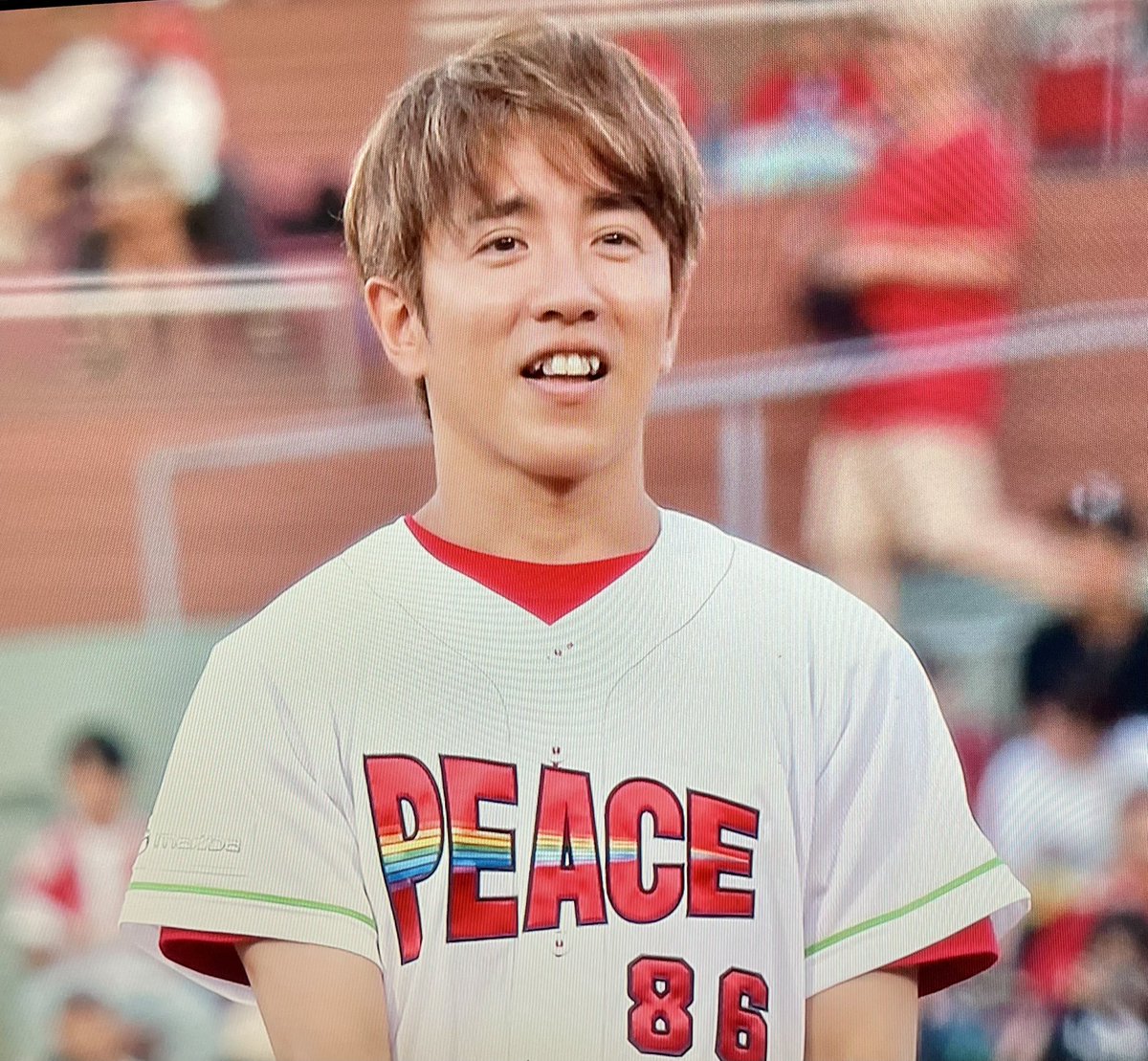 manrui14hr's tweet photo. ピースナイターの始球式は
本日の8:15には平和公園を訪れていた

SUPER EIGHTの村上信五さん✨

祖父が広島福山市のご出身で
お父さんはカープだそうです😊

人生初の始球式はナイスボール‼️

広島に来てくれてありがとう🍀👍 https://t.co/GKGeEsJbDQ